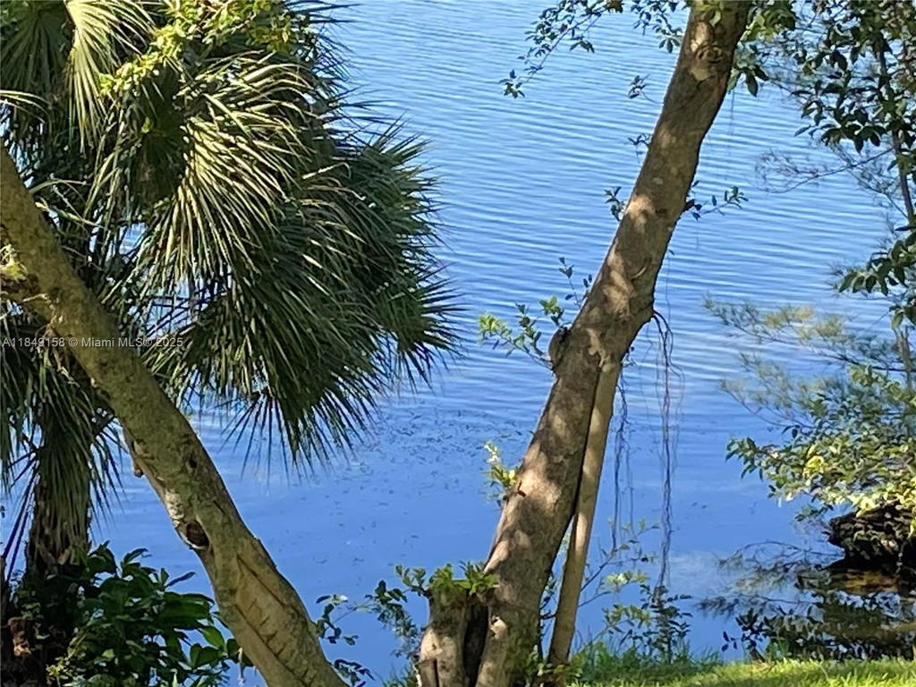 Real estate property located at 10090 80th Ct #1330, Miami-dade, Samari Lake East Condo, Hialeah Gardens, FL
