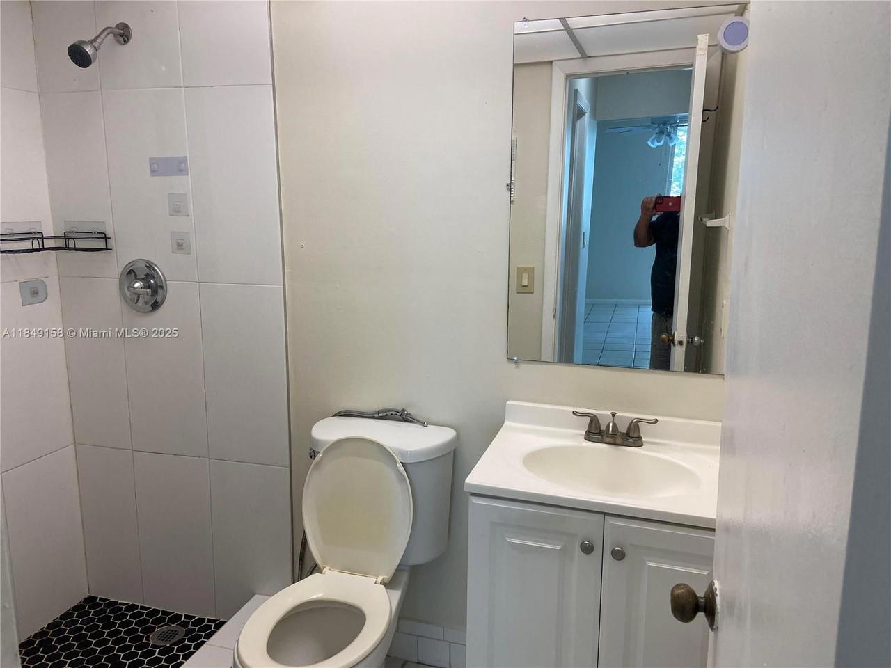 Real estate property located at 10090 80th Ct #1330, Miami-dade, Samari Lake East Condo, Hialeah Gardens, FL