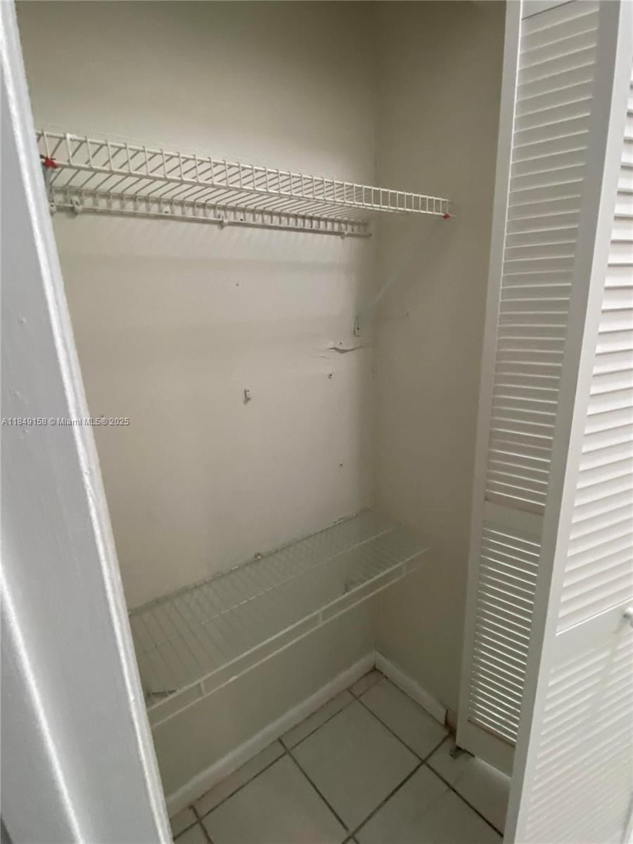 Real estate property located at 10090 80th Ct #1330, Miami-dade, Samari Lake East Condo, Hialeah Gardens, FL