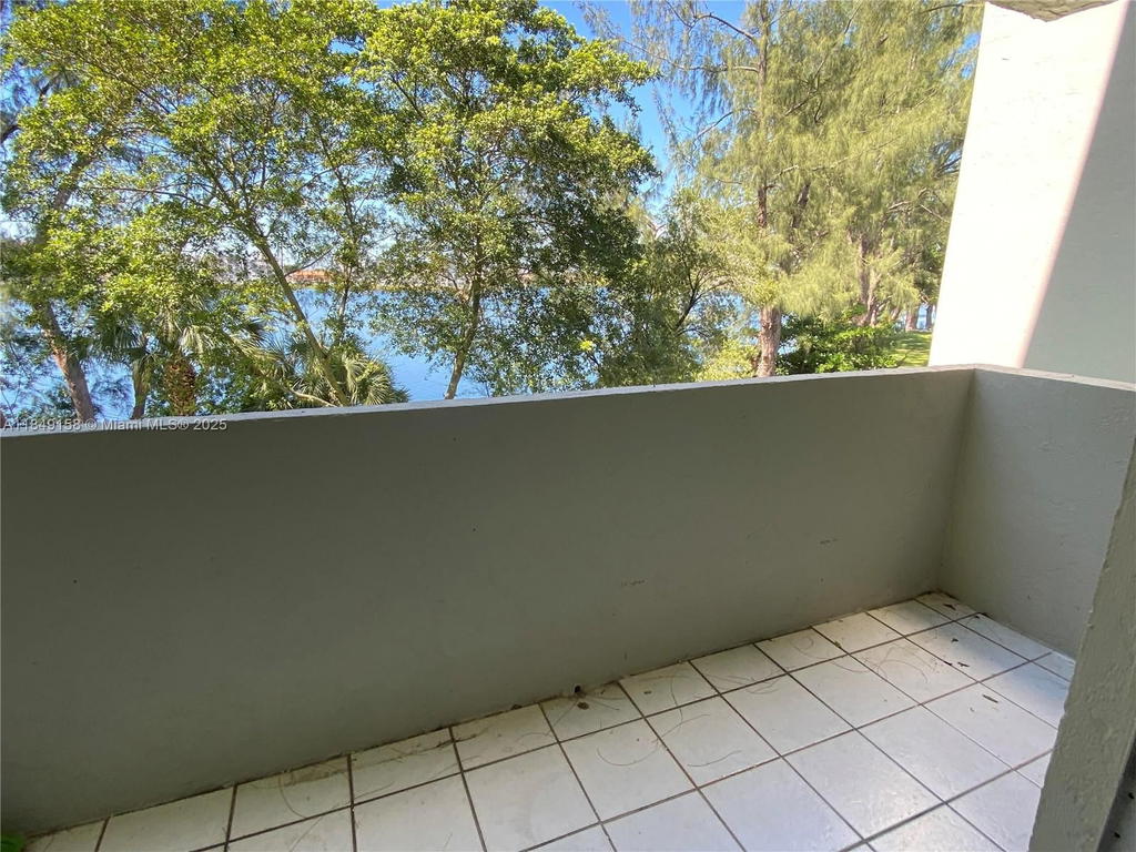 Real estate property located at 10090 80th Ct #1330, Miami-dade, Samari Lake East Condo, Hialeah Gardens, FL