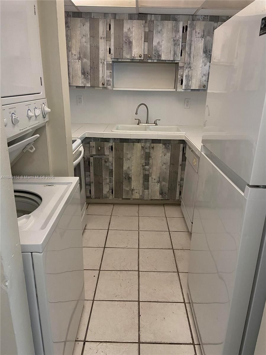 Real estate property located at 10090 80th Ct #1330, Miami-dade, Samari Lake East Condo, Hialeah Gardens, FL