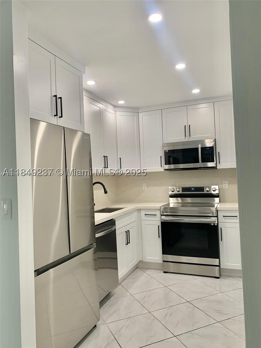 Real estate property located at 4855 7th St #208-6, Miami-dade, Sunset Villas Phase Ii Co, Miami, FL