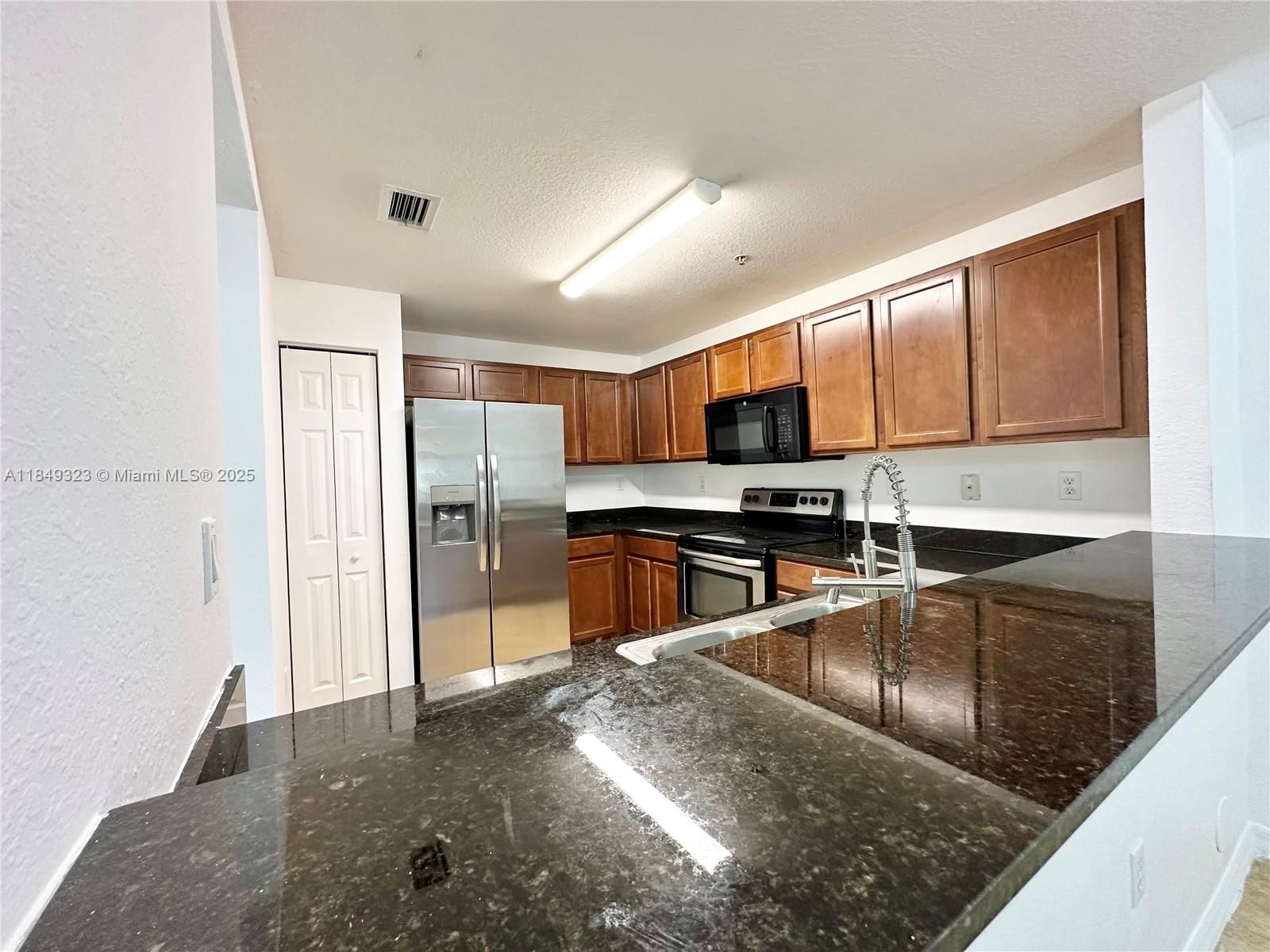 Real estate property located at 10870 88th Ter #103, Miami-dade, Coronado At Doral Iii Con, Doral, FL