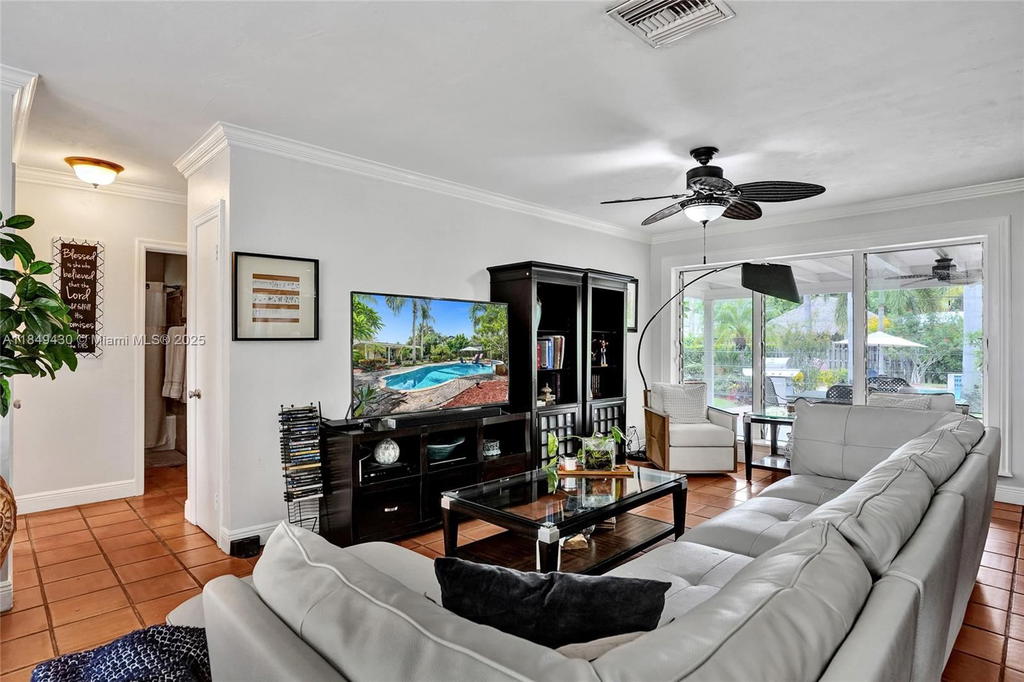 Real estate property located at 821 Oleander Dr, Broward, Plantation Gardens 3rd Se, Plantation, FL