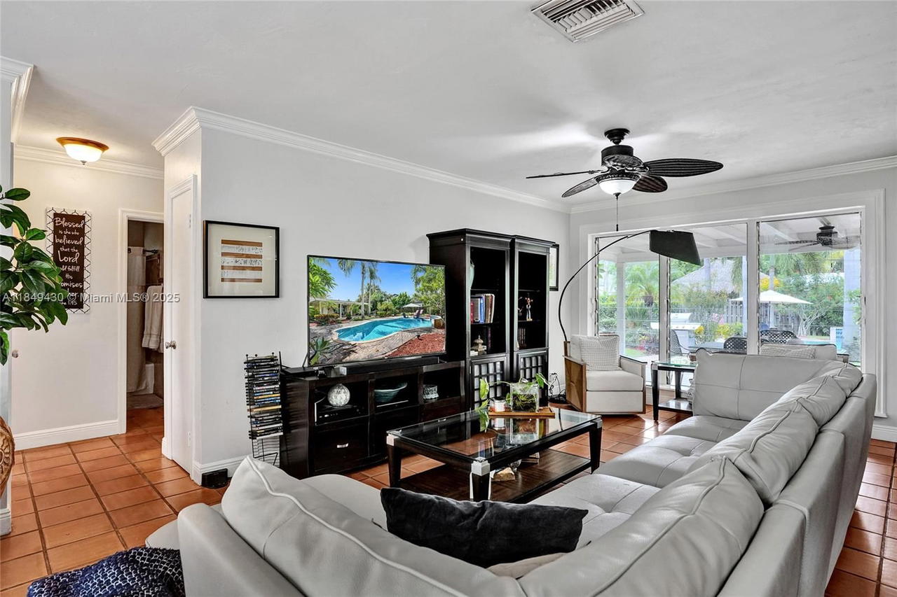Real estate property located at 821 Oleander Dr, Broward, Plantation Gardens 3rd Se, Plantation, FL