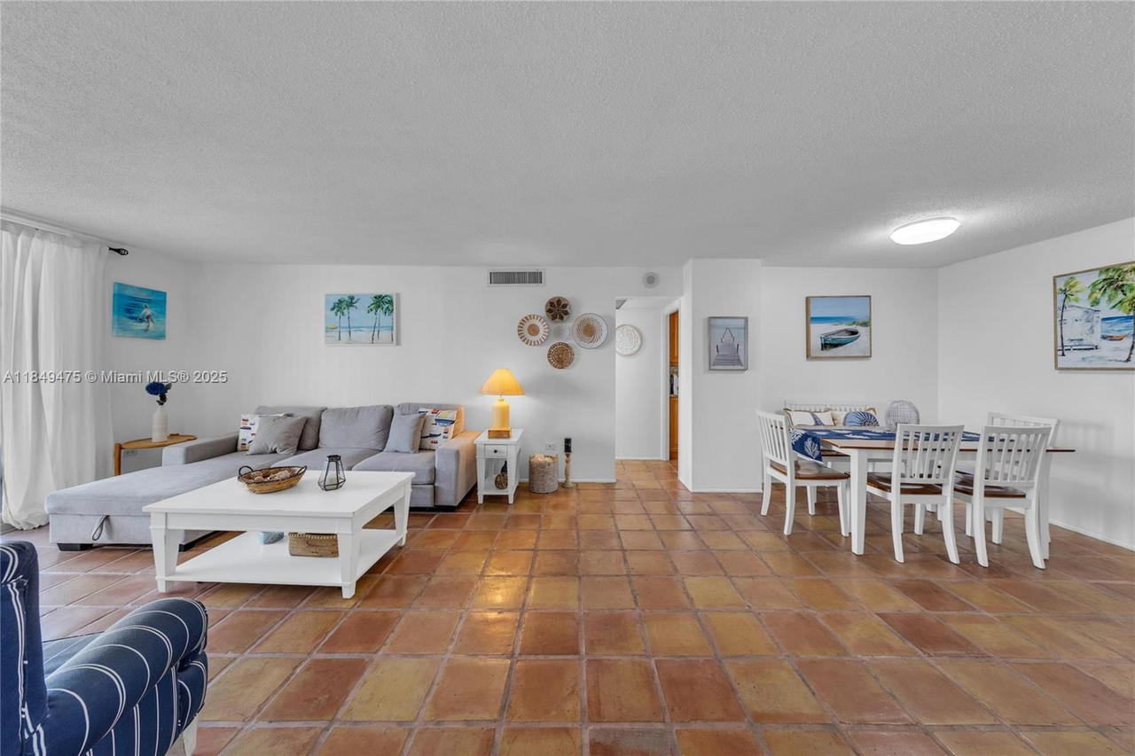 Real estate property located at 5555 Collins Ave #8U, Miami-dade, Oceanside Plaza Condo, Miami Beach, FL