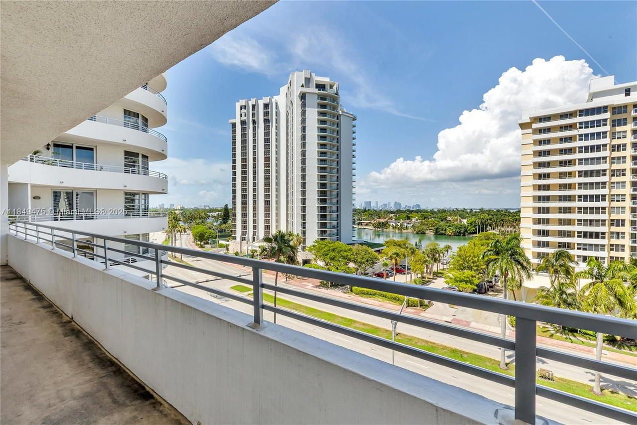 Real estate property located at 5555 Collins Ave #8U, Miami-dade, Oceanside Plaza Condo, Miami Beach, FL
