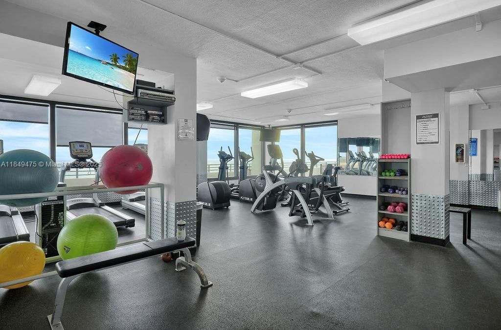 Real estate property located at 5555 Collins Ave #8U, Miami-dade, Oceanside Plaza Condo, Miami Beach, FL