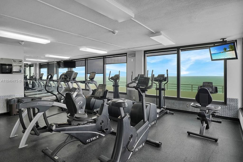Real estate property located at 5555 Collins Ave #8U, Miami-dade, Oceanside Plaza Condo, Miami Beach, FL