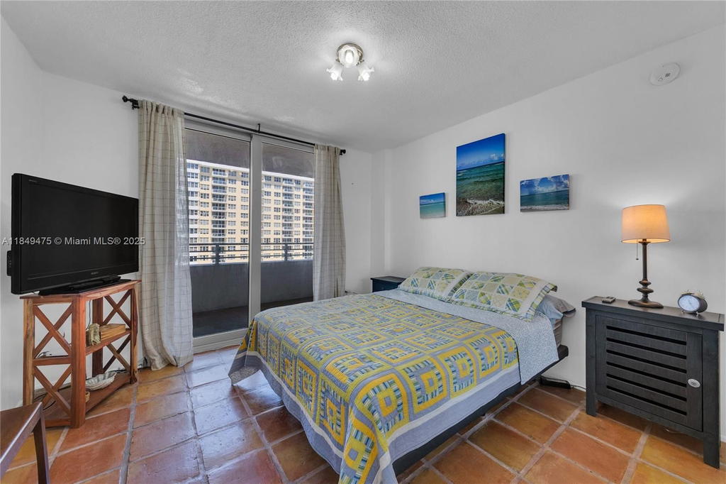 Real estate property located at 5555 Collins Ave #8U, Miami-dade, Oceanside Plaza Condo, Miami Beach, FL