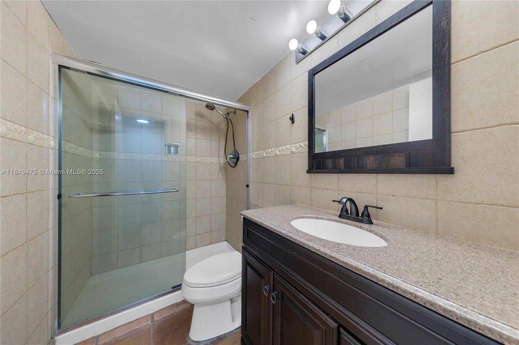 Real estate property located at 5555 Collins Ave #8U, Miami-dade, Oceanside Plaza Condo, Miami Beach, FL
