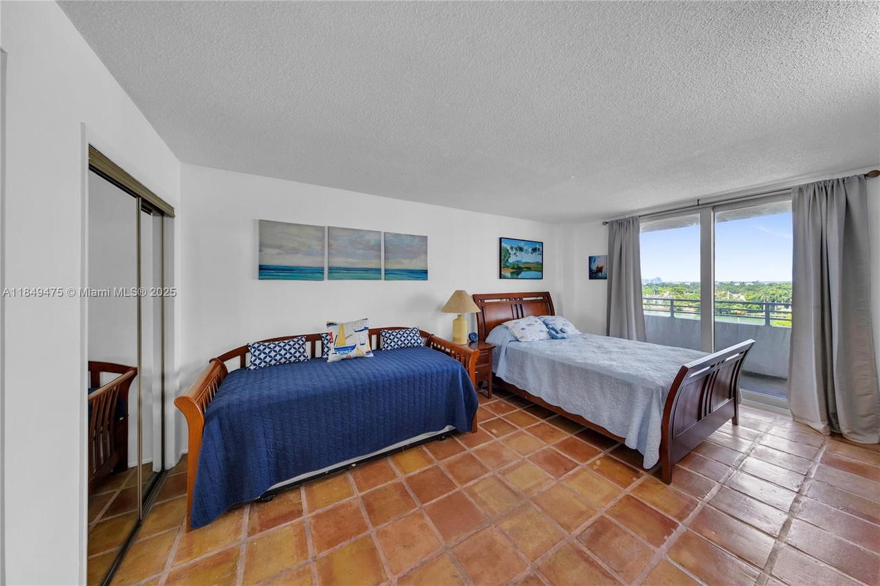 Real estate property located at 5555 Collins Ave #8U, Miami-dade, Oceanside Plaza Condo, Miami Beach, FL