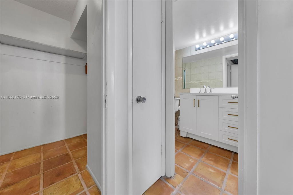 Real estate property located at 5555 Collins Ave #8U, Miami-dade, Oceanside Plaza Condo, Miami Beach, FL