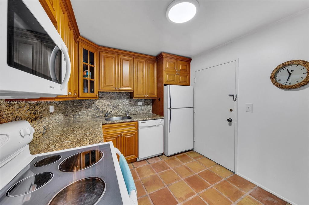 Real estate property located at 5555 Collins Ave #8U, Miami-dade, Oceanside Plaza Condo, Miami Beach, FL