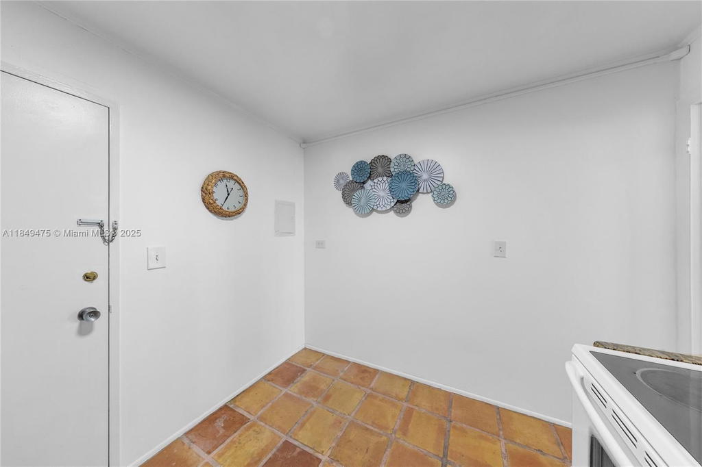 Real estate property located at 5555 Collins Ave #8U, Miami-dade, Oceanside Plaza Condo, Miami Beach, FL