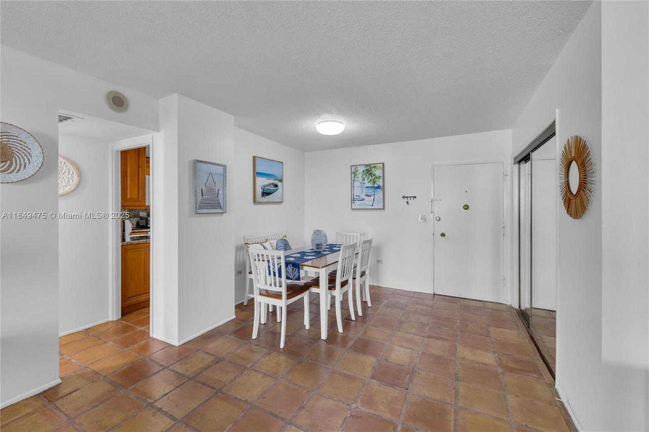 Real estate property located at 5555 Collins Ave #8U, Miami-dade, Oceanside Plaza Condo, Miami Beach, FL