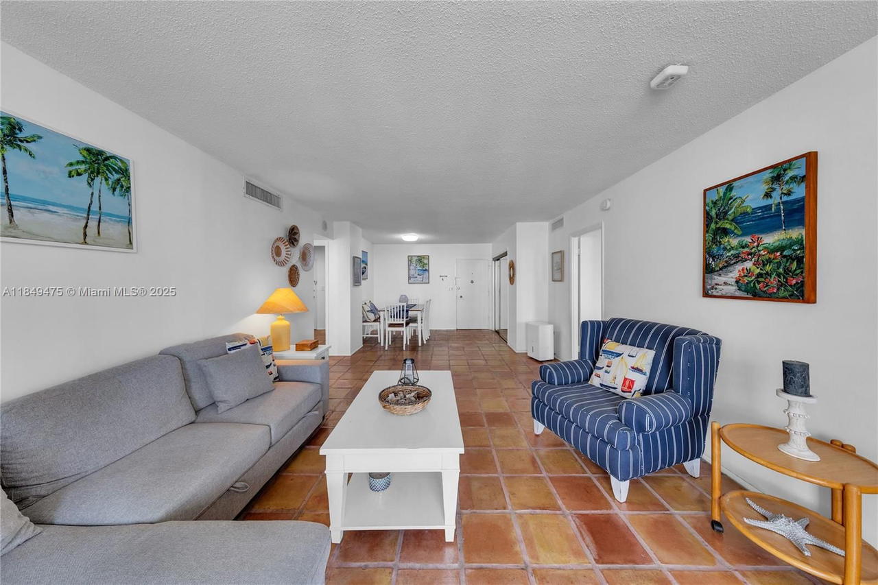 Real estate property located at 5555 Collins Ave #8U, Miami-dade, Oceanside Plaza Condo, Miami Beach, FL