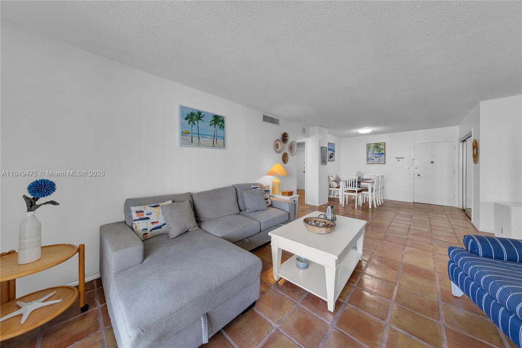 Real estate property located at 5555 Collins Ave #8U, Miami-dade, Oceanside Plaza Condo, Miami Beach, FL