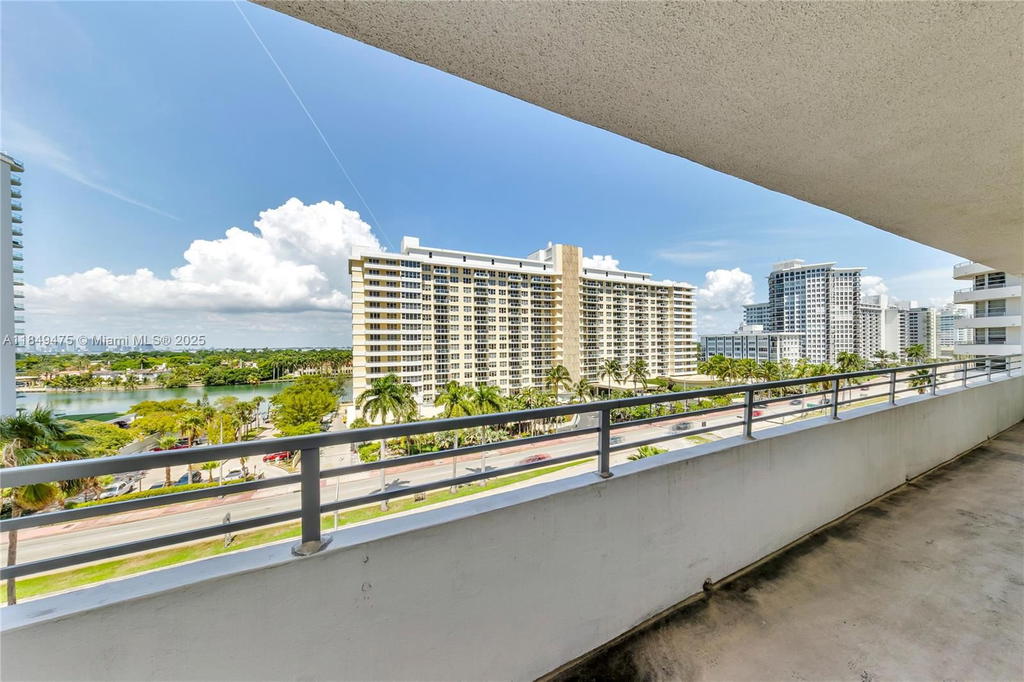 Real estate property located at 5555 Collins Ave #8U, Miami-dade, Oceanside Plaza Condo, Miami Beach, FL