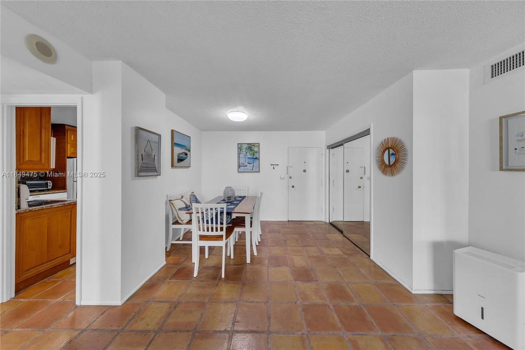 Real estate property located at 5555 Collins Ave #8U, Miami-dade, Oceanside Plaza Condo, Miami Beach, FL