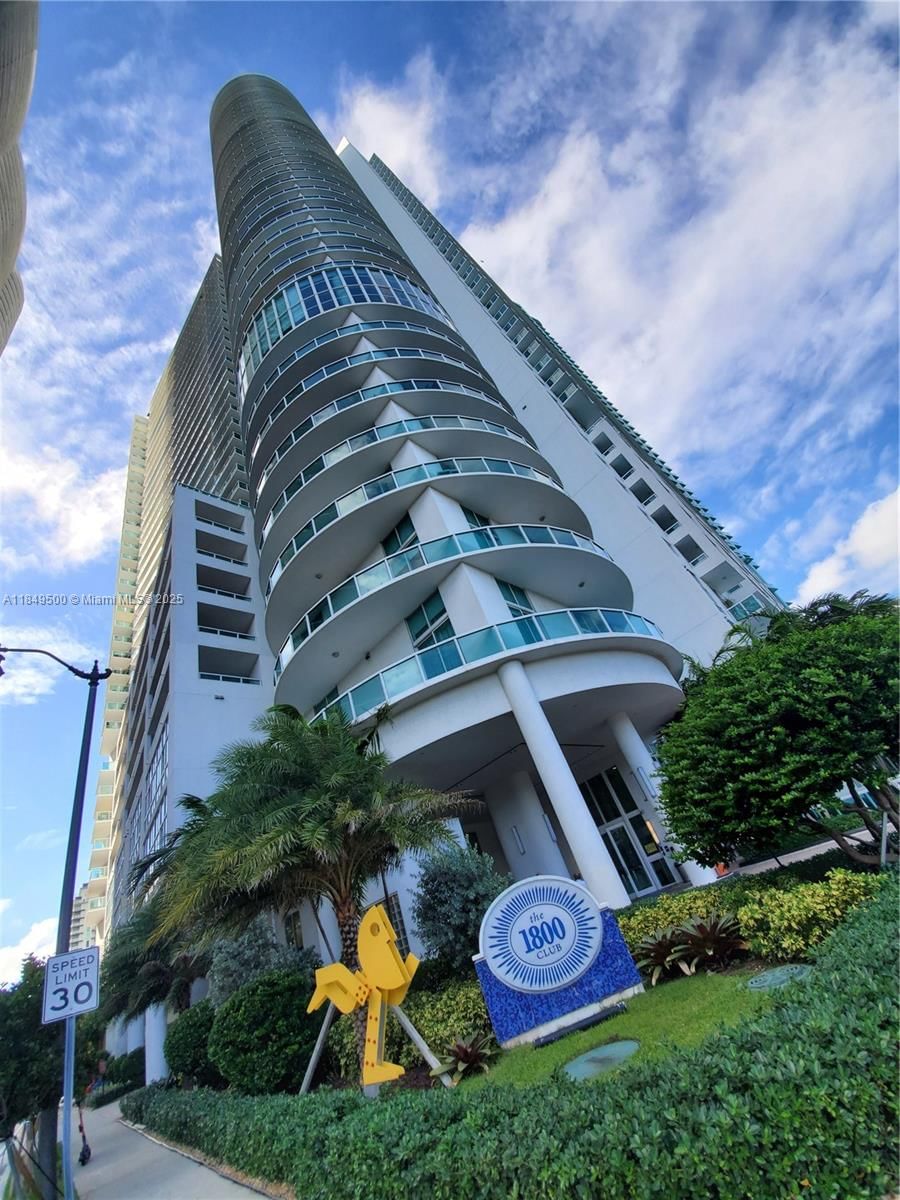 Real estate property located at 1800 Bayshore Dr #3808, Miami-dade, 1800 Club Condo, Miami, FL