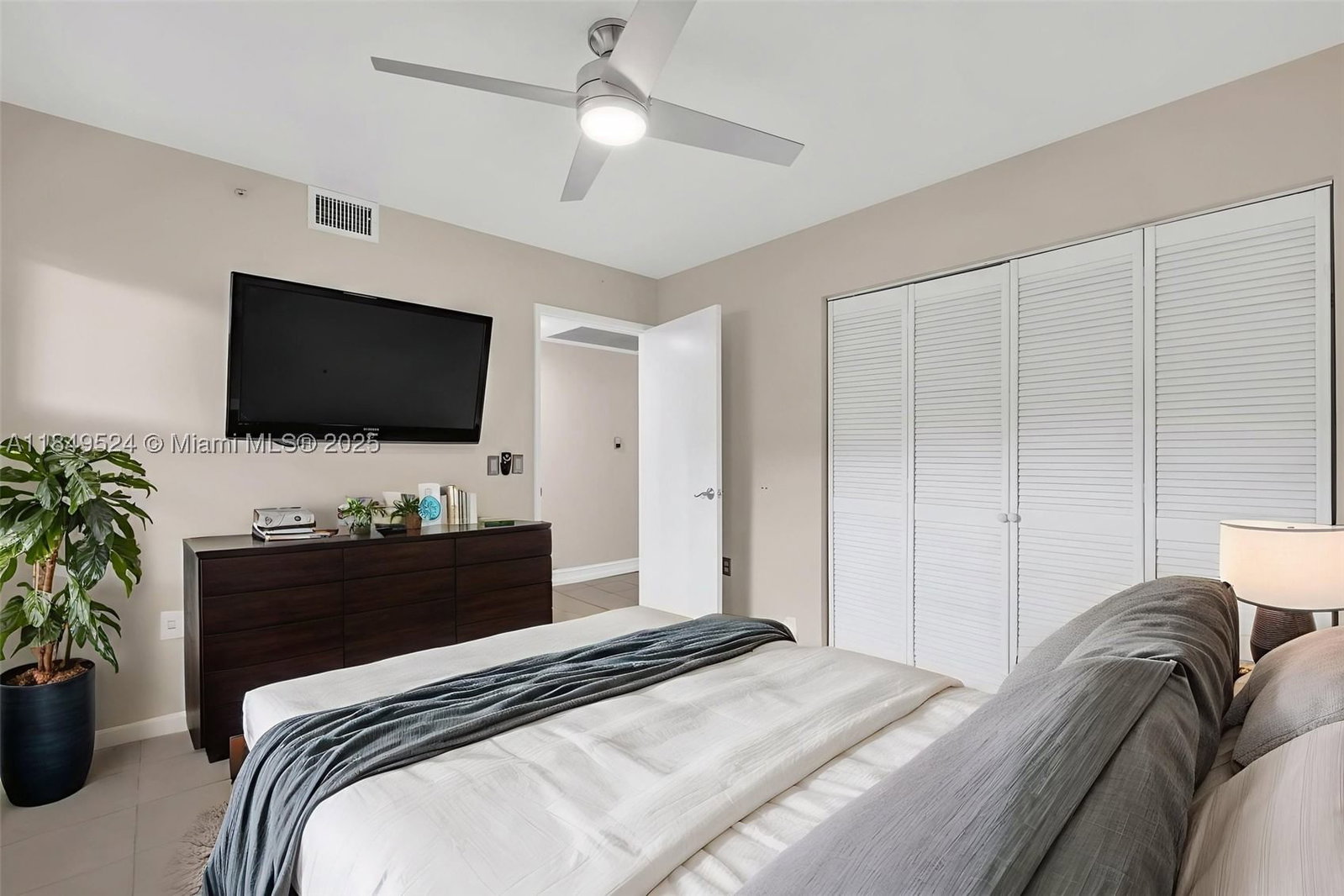 Real estate property located at 701 141st Ave #109R, Broward, Plymouth At Century Villa, Pembroke Pines, FL