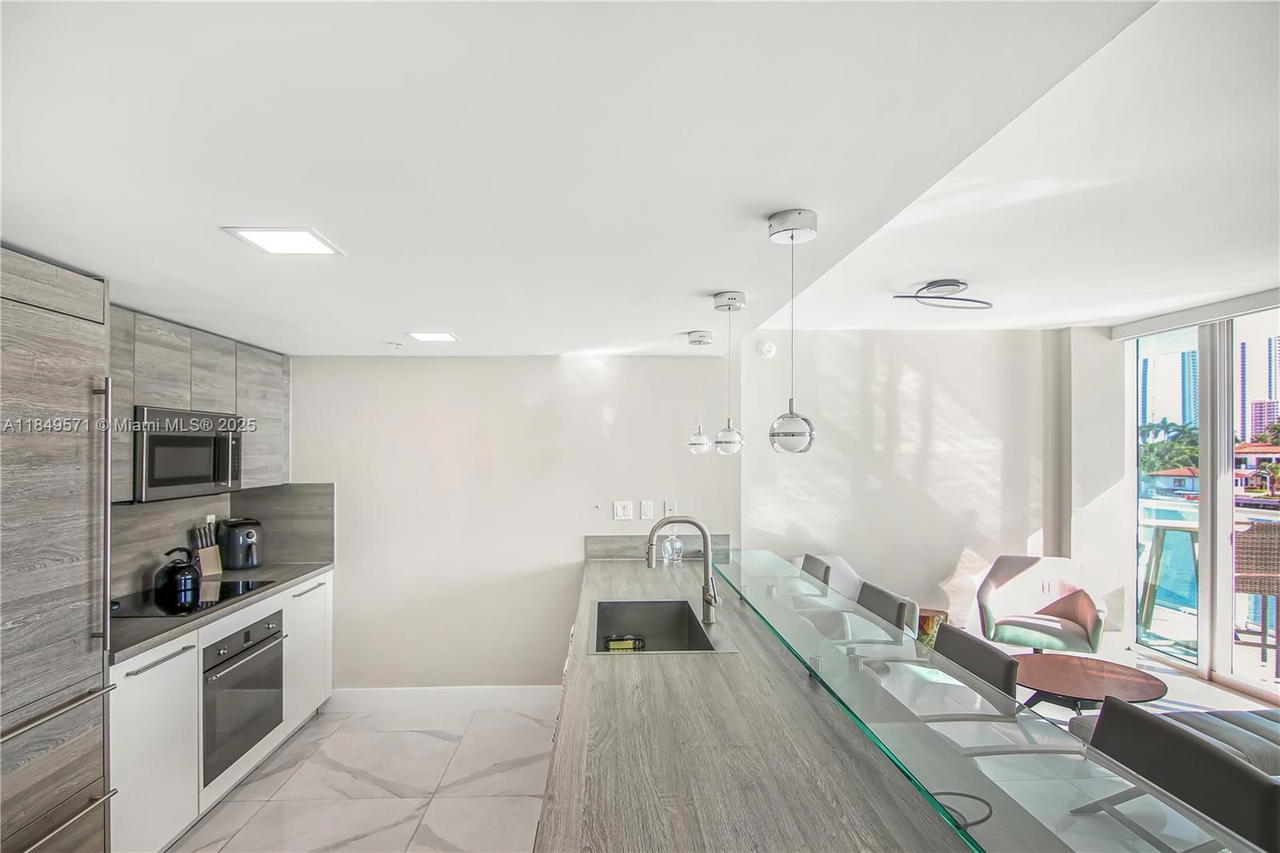 Real estate property located at 400 Sunny Isles Blvd #307, Miami-dade, 400 Sunny Isles Condo Eas, Sunny Isles Beach, FL