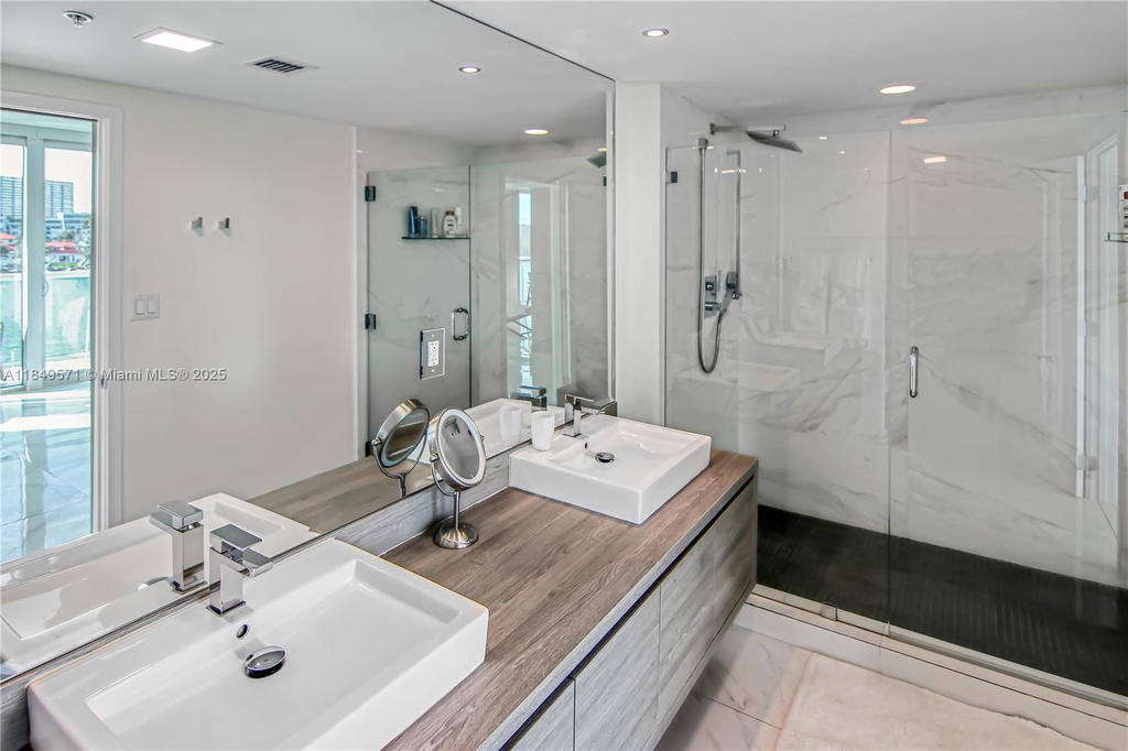 Real estate property located at 400 Sunny Isles Blvd #307, Miami-dade, 400 Sunny Isles Condo Eas, Sunny Isles Beach, FL