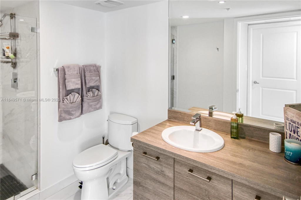 Real estate property located at 400 Sunny Isles Blvd #307, Miami-dade, 400 Sunny Isles Condo Eas, Sunny Isles Beach, FL