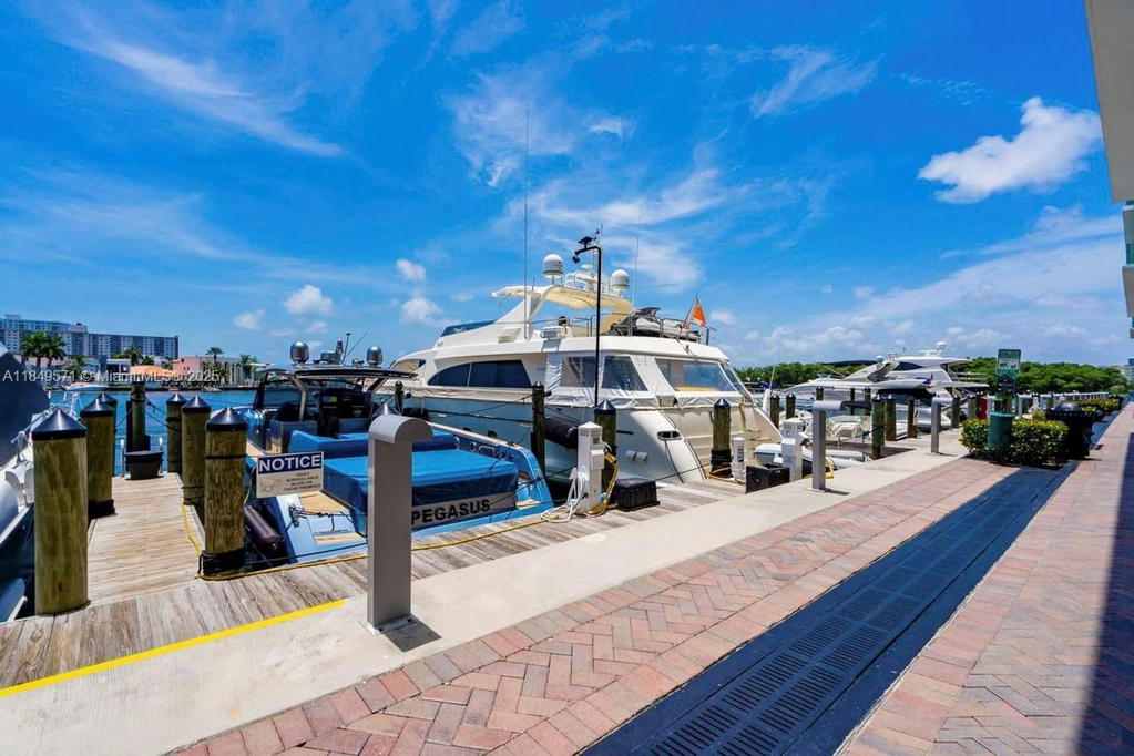 Real estate property located at 400 Sunny Isles Blvd #307, Miami-dade, 400 Sunny Isles Condo Eas, Sunny Isles Beach, FL
