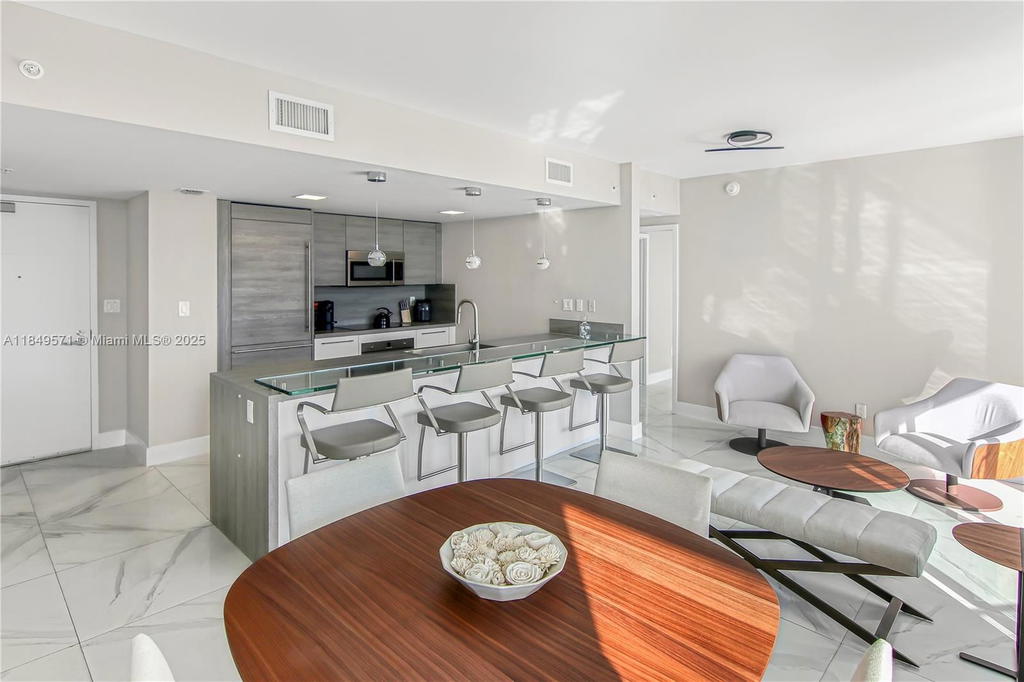 Real estate property located at 400 Sunny Isles Blvd #307, Miami-dade, 400 Sunny Isles Condo Eas, Sunny Isles Beach, FL