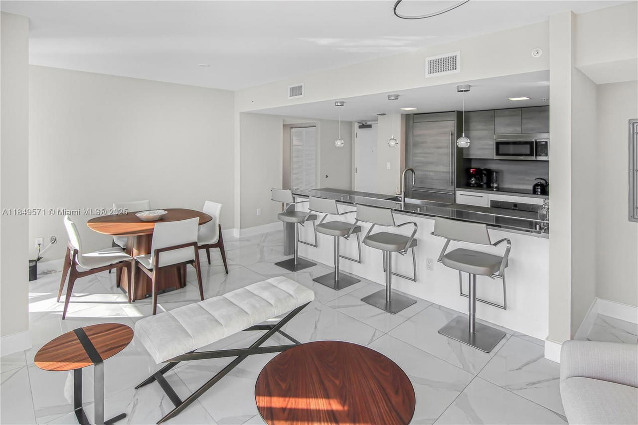 Real estate property located at 400 Sunny Isles Blvd #307, Miami-dade, 400 Sunny Isles Condo Eas, Sunny Isles Beach, FL