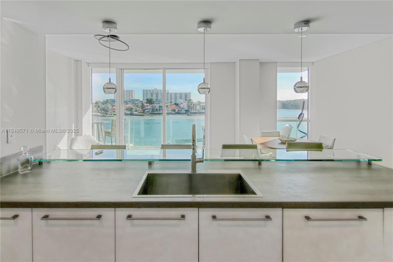 Real estate property located at 400 Sunny Isles Blvd #307, Miami-dade, 400 Sunny Isles Condo Eas, Sunny Isles Beach, FL