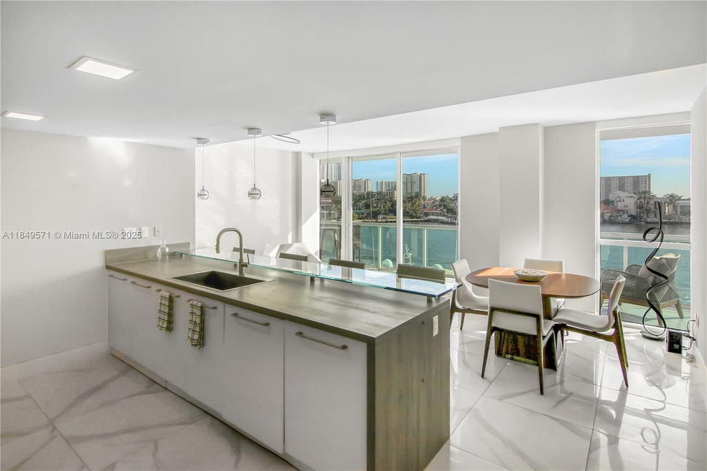 Real estate property located at 400 Sunny Isles Blvd #307, Miami-dade, 400 Sunny Isles Condo Eas, Sunny Isles Beach, FL