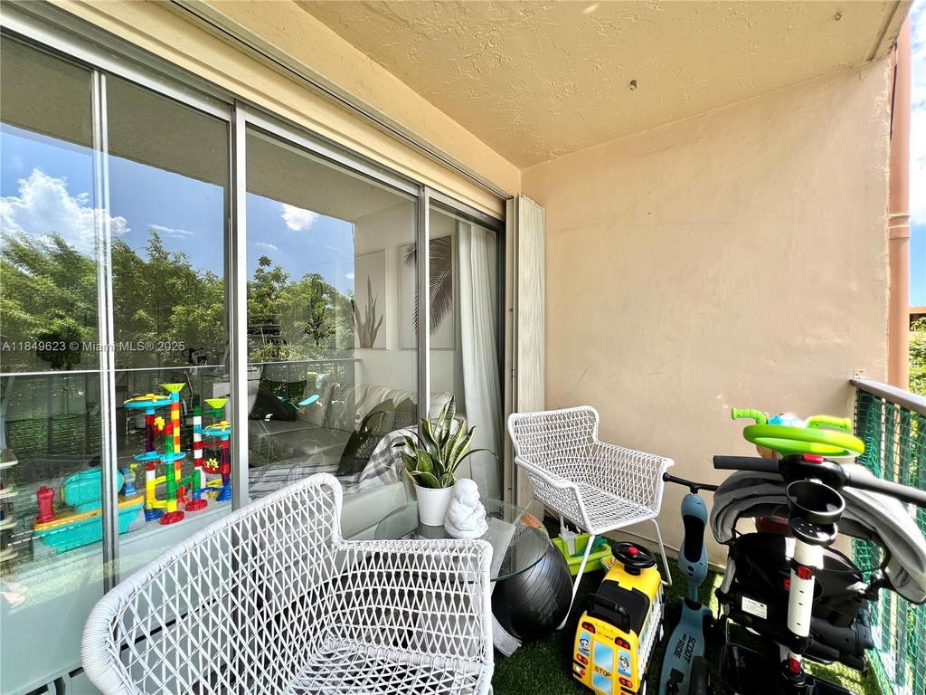 Real estate property located at 9120 Fontainebleau Blvd #404, Miami-dade, Parkside No 1 Condo, Miami, FL