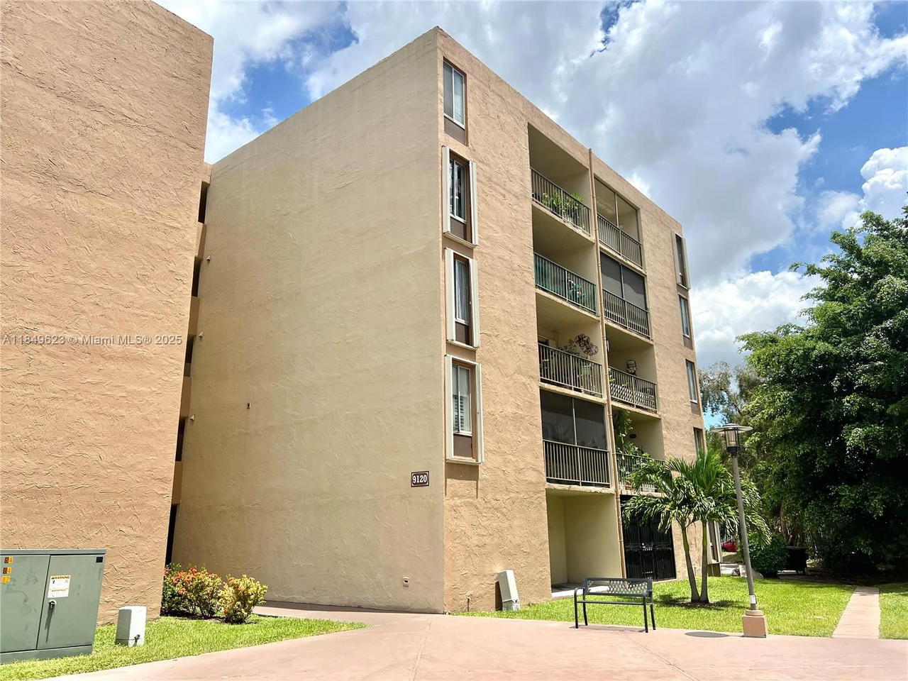 Real estate property located at 9120 Fontainebleau Blvd #404, Miami-dade, Parkside No 1 Condo, Miami, FL