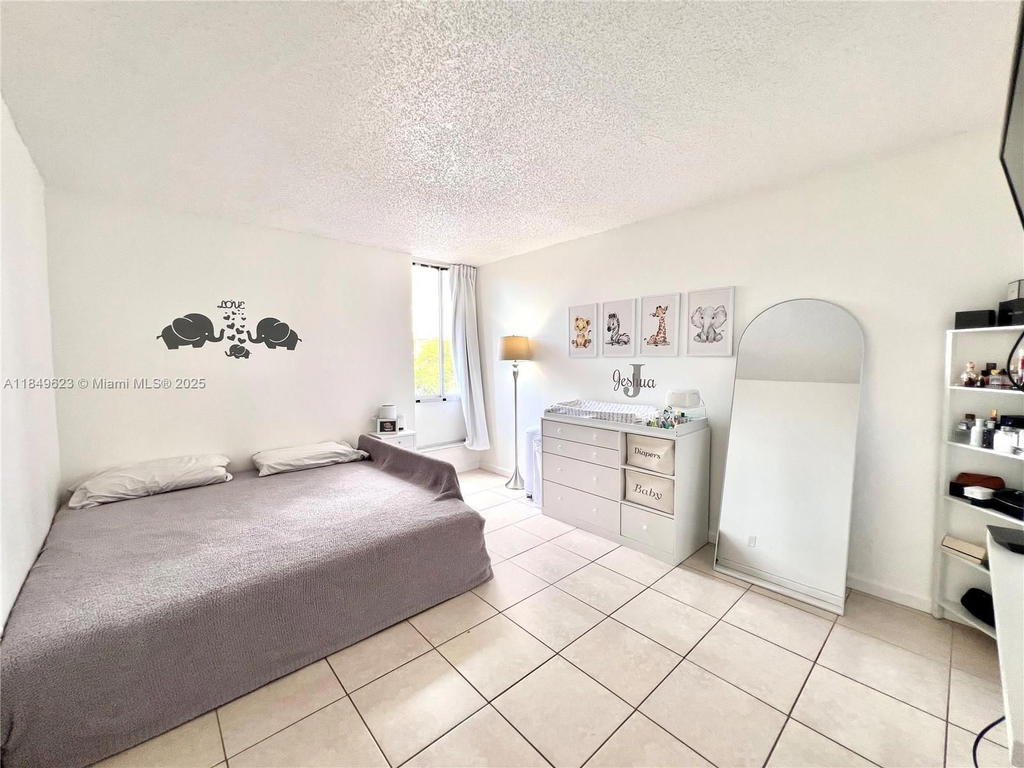 Real estate property located at 9120 Fontainebleau Blvd #404, Miami-dade, Parkside No 1 Condo, Miami, FL