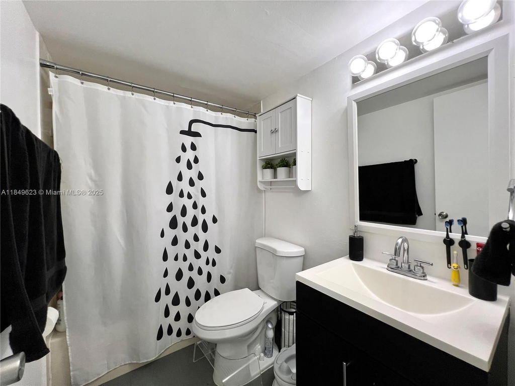 Real estate property located at 9120 Fontainebleau Blvd #404, Miami-dade, Parkside No 1 Condo, Miami, FL