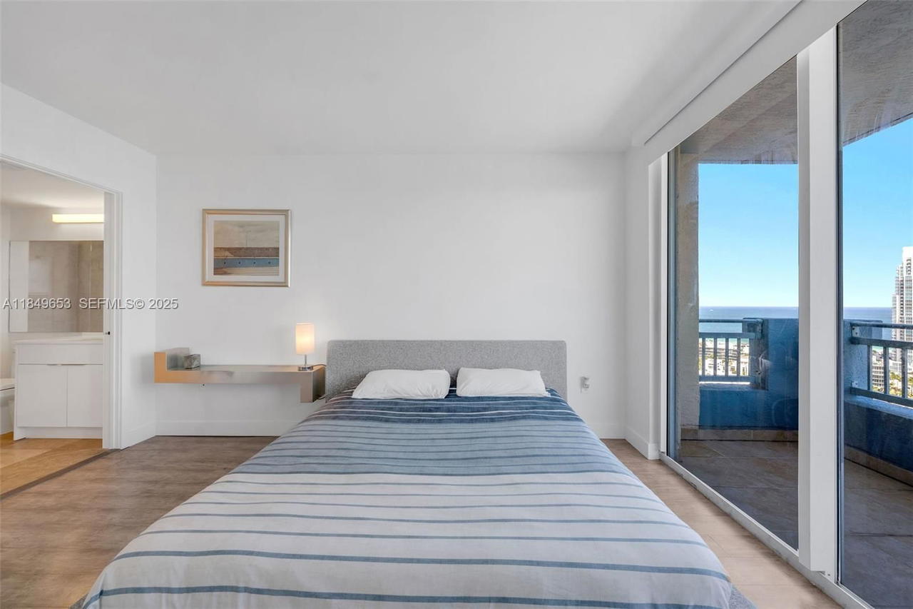 Real estate property located at 90 Alton Rd #2702, Miami-dade, Yacht Club At Portofino C, Miami Beach, FL