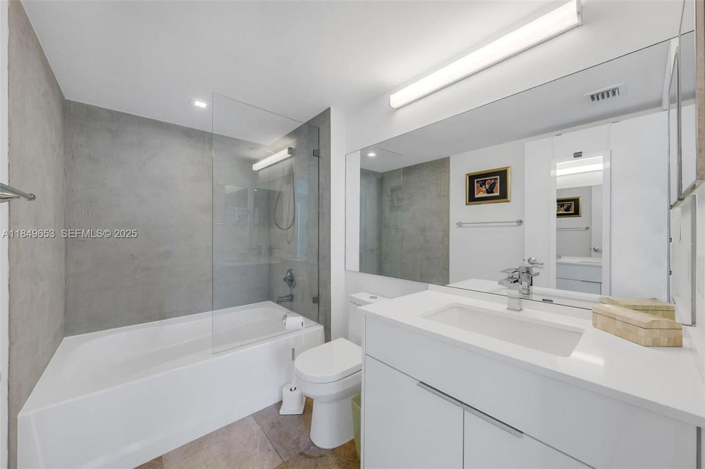 Real estate property located at 90 Alton Rd #2702, Miami-dade, Yacht Club At Portofino C, Miami Beach, FL
