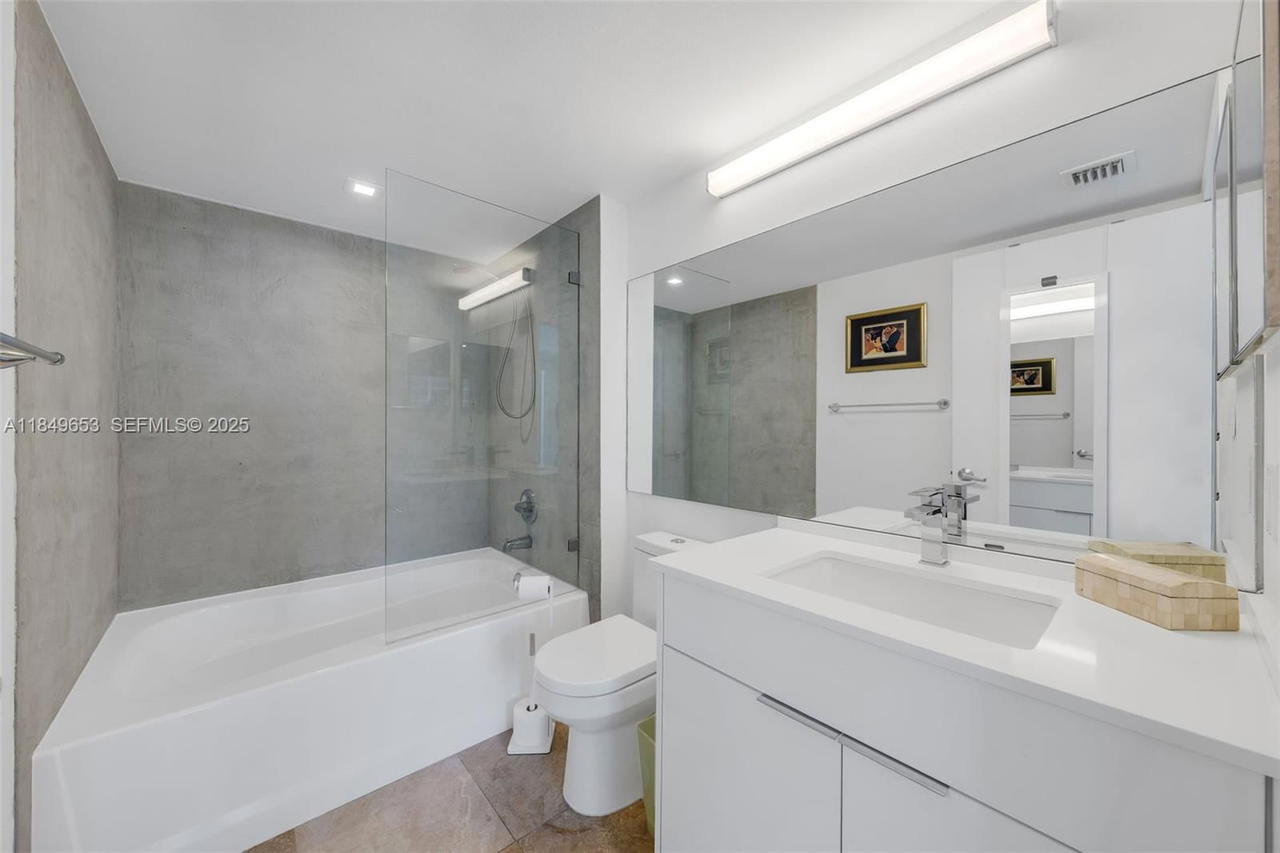 Real estate property located at 90 Alton Rd #2702, Miami-dade, Yacht Club At Portofino C, Miami Beach, FL