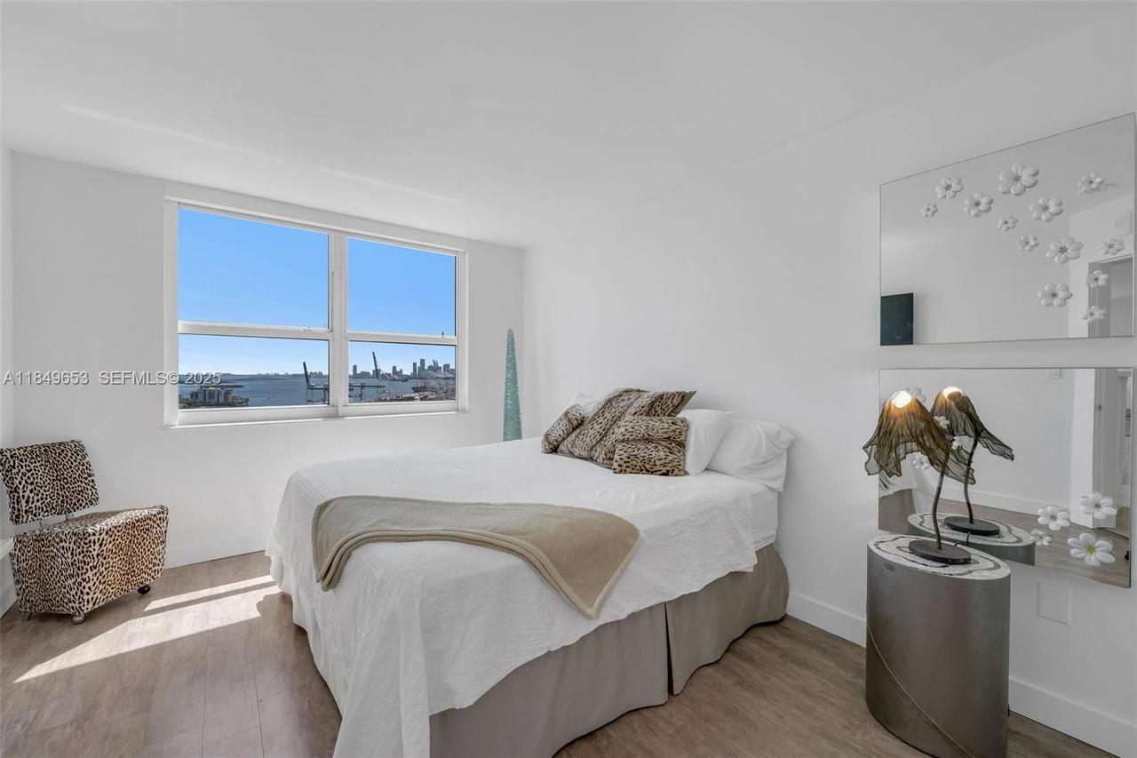 Real estate property located at 90 Alton Rd #2702, Miami-dade, Yacht Club At Portofino C, Miami Beach, FL