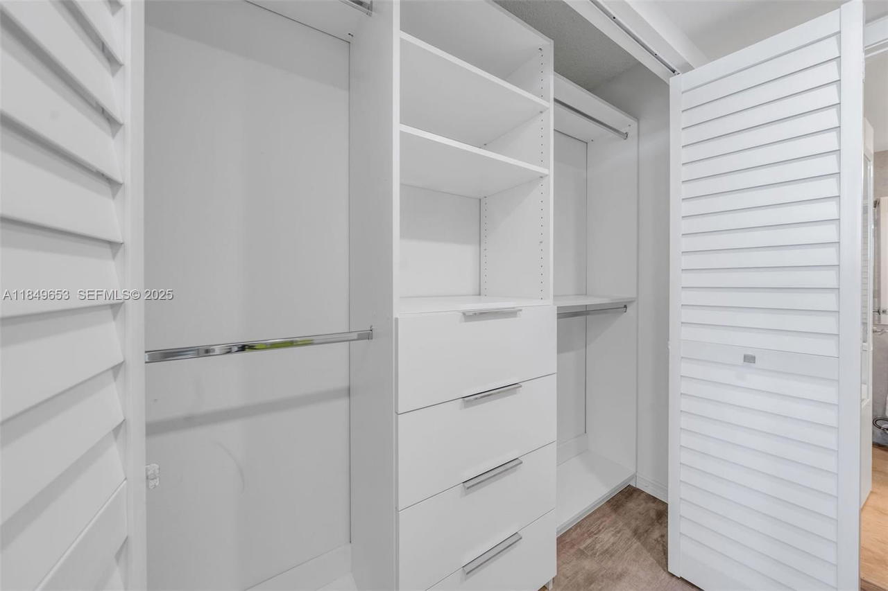 Real estate property located at 90 Alton Rd #2702, Miami-dade, Yacht Club At Portofino C, Miami Beach, FL