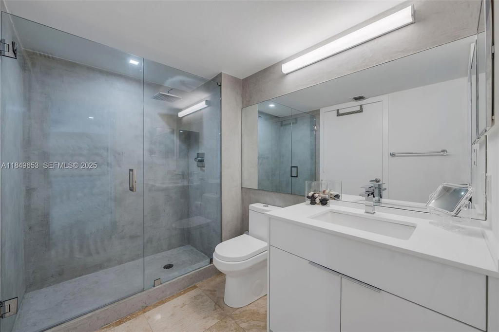 Real estate property located at 90 Alton Rd #2702, Miami-dade, Yacht Club At Portofino C, Miami Beach, FL