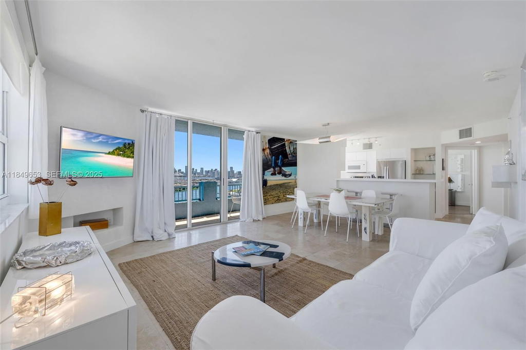 Real estate property located at 90 Alton Rd #2702, Miami-dade, Yacht Club At Portofino C, Miami Beach, FL