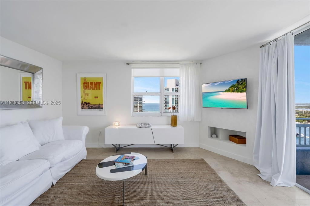 Real estate property located at 90 Alton Rd #2702, Miami-dade, Yacht Club At Portofino C, Miami Beach, FL