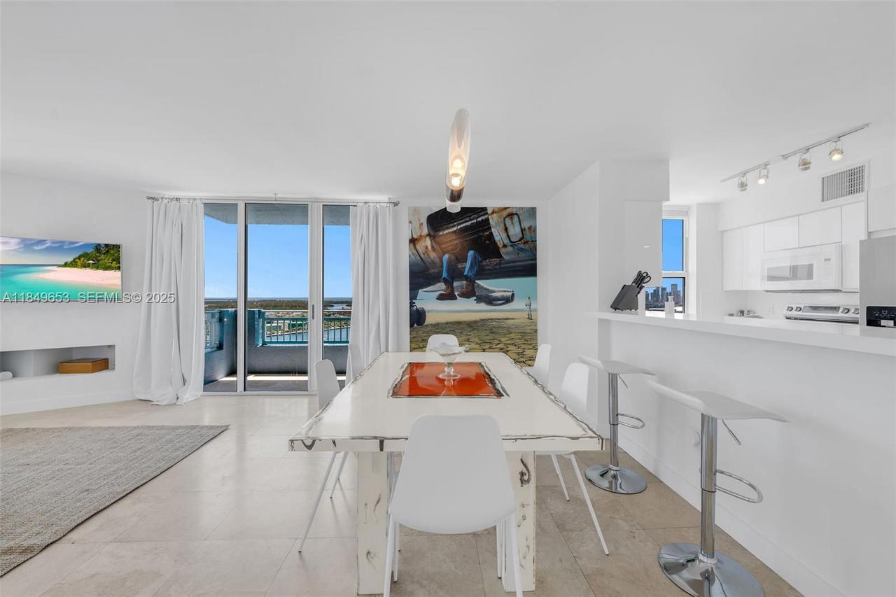 Real estate property located at 90 Alton Rd #2702, Miami-dade, Yacht Club At Portofino C, Miami Beach, FL