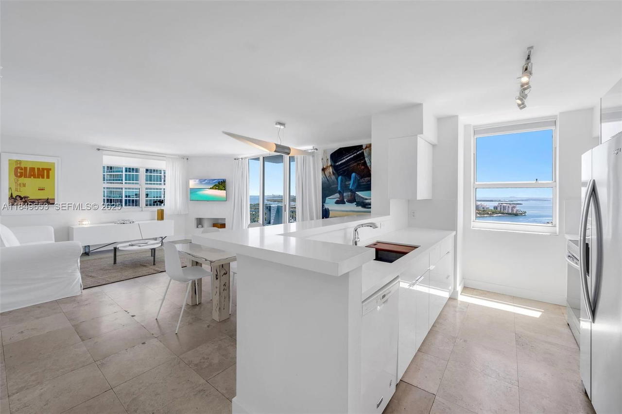 Real estate property located at 90 Alton Rd #2702, Miami-dade, Yacht Club At Portofino C, Miami Beach, FL