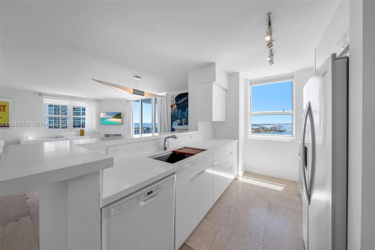 Real estate property located at 90 Alton Rd #2702, Miami-dade, Yacht Club At Portofino C, Miami Beach, FL