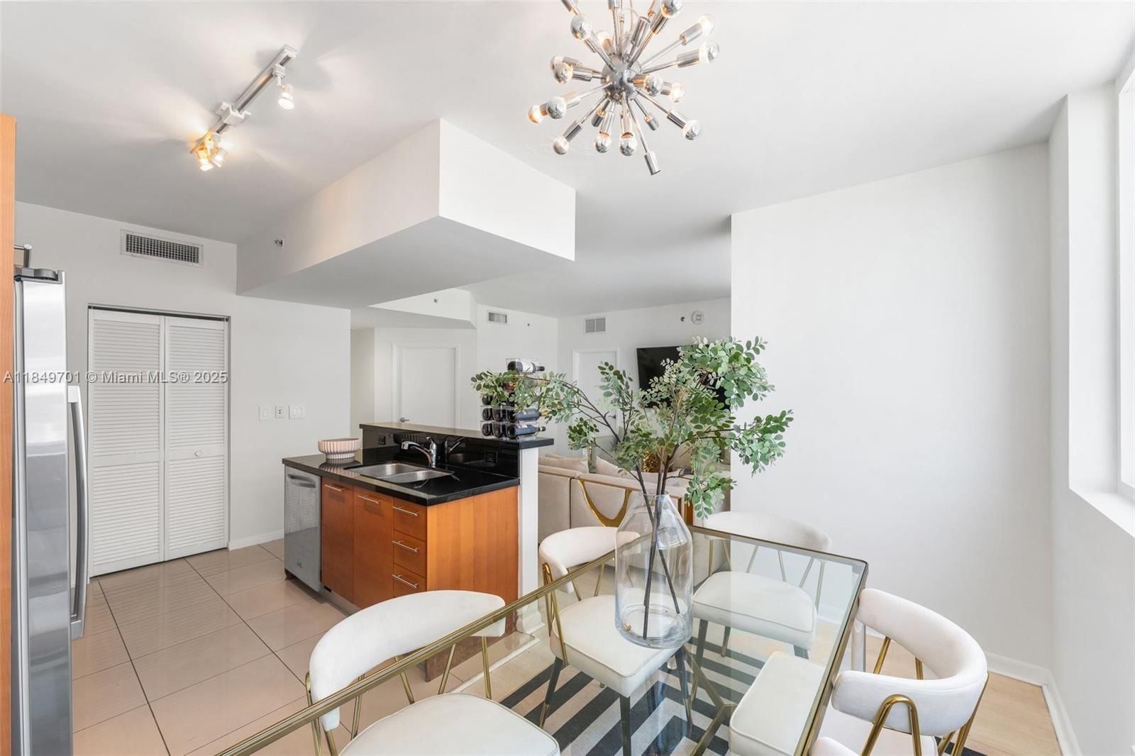 Real estate property located at 244 Biscayne Blvd #1808, Miami-dade, Vizcayne North Condo, Miami, FL